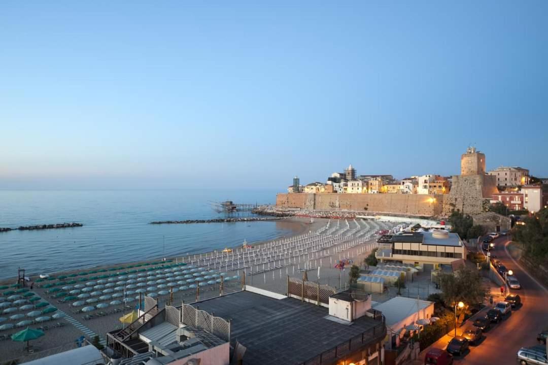 La Finestra Sul Castello B&B Termoli Exterior photo